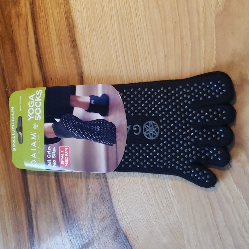 Nwt Gaiam yoga socks